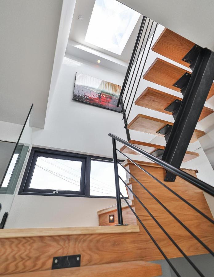 New Modern 1400 Sq Ft Coach House Near Everything Toronto Exterior photo