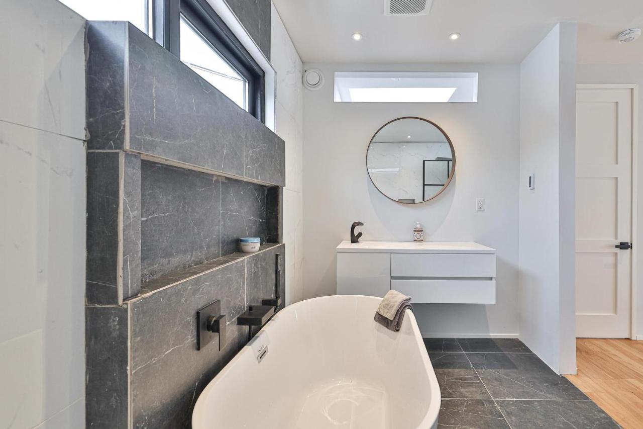 New Modern 1400 Sq Ft Coach House Near Everything Toronto Exterior photo