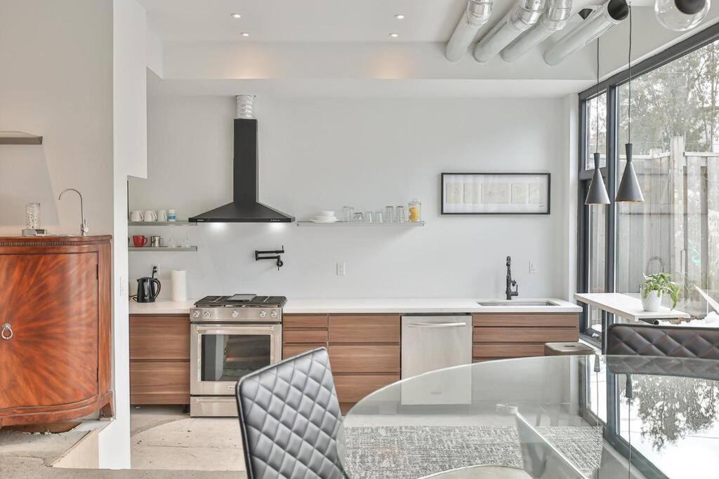 New Modern 1400 Sq Ft Coach House Near Everything Toronto Exterior photo
