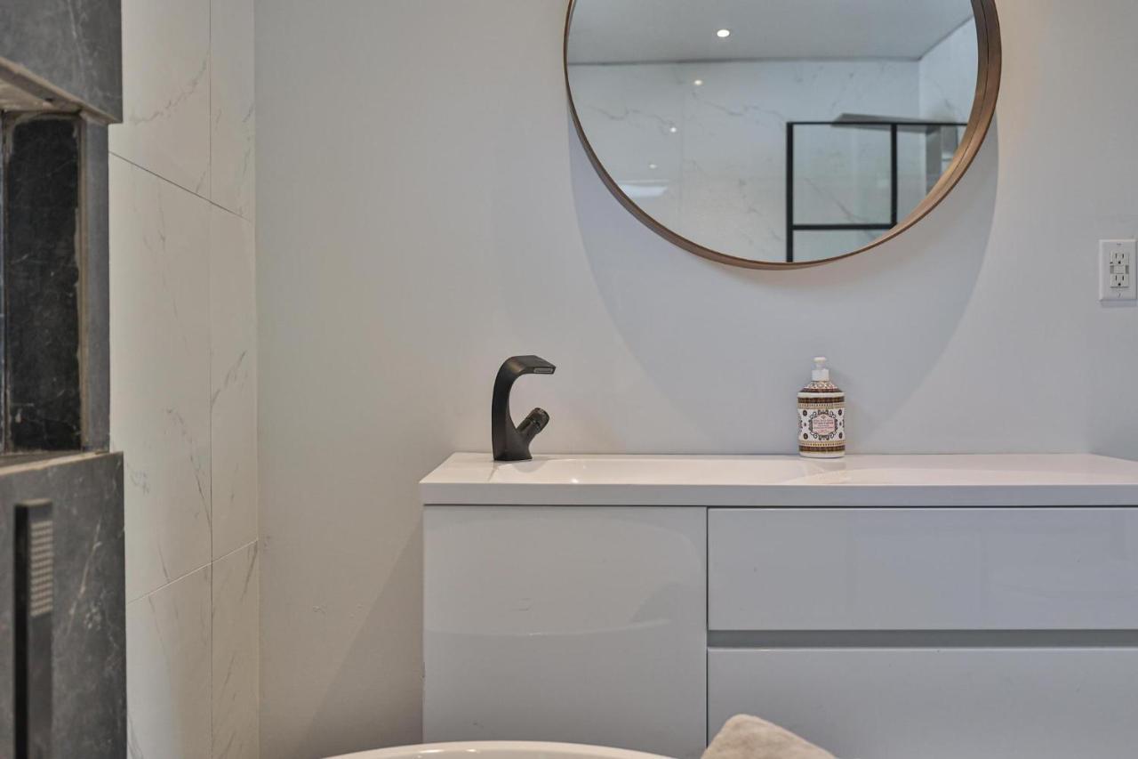 New Modern 1400 Sq Ft Coach House Near Everything Toronto Exterior photo