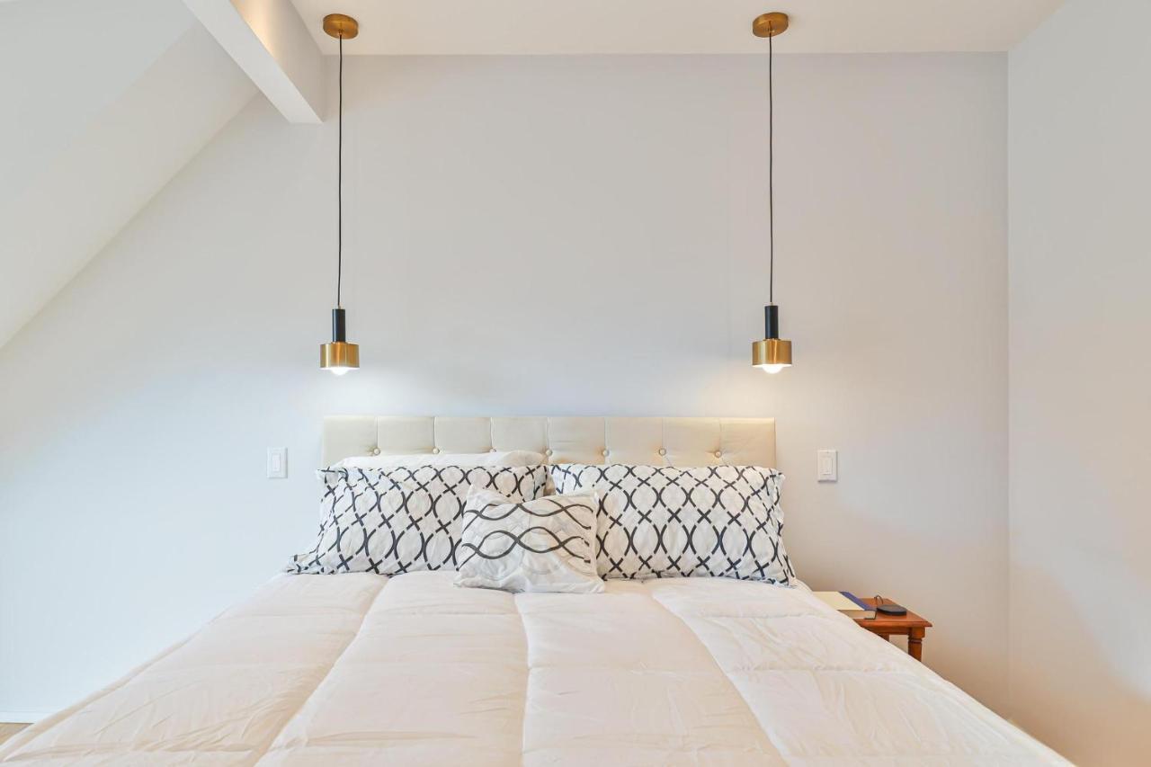 New Modern 1400 Sq Ft Coach House Near Everything Toronto Exterior photo