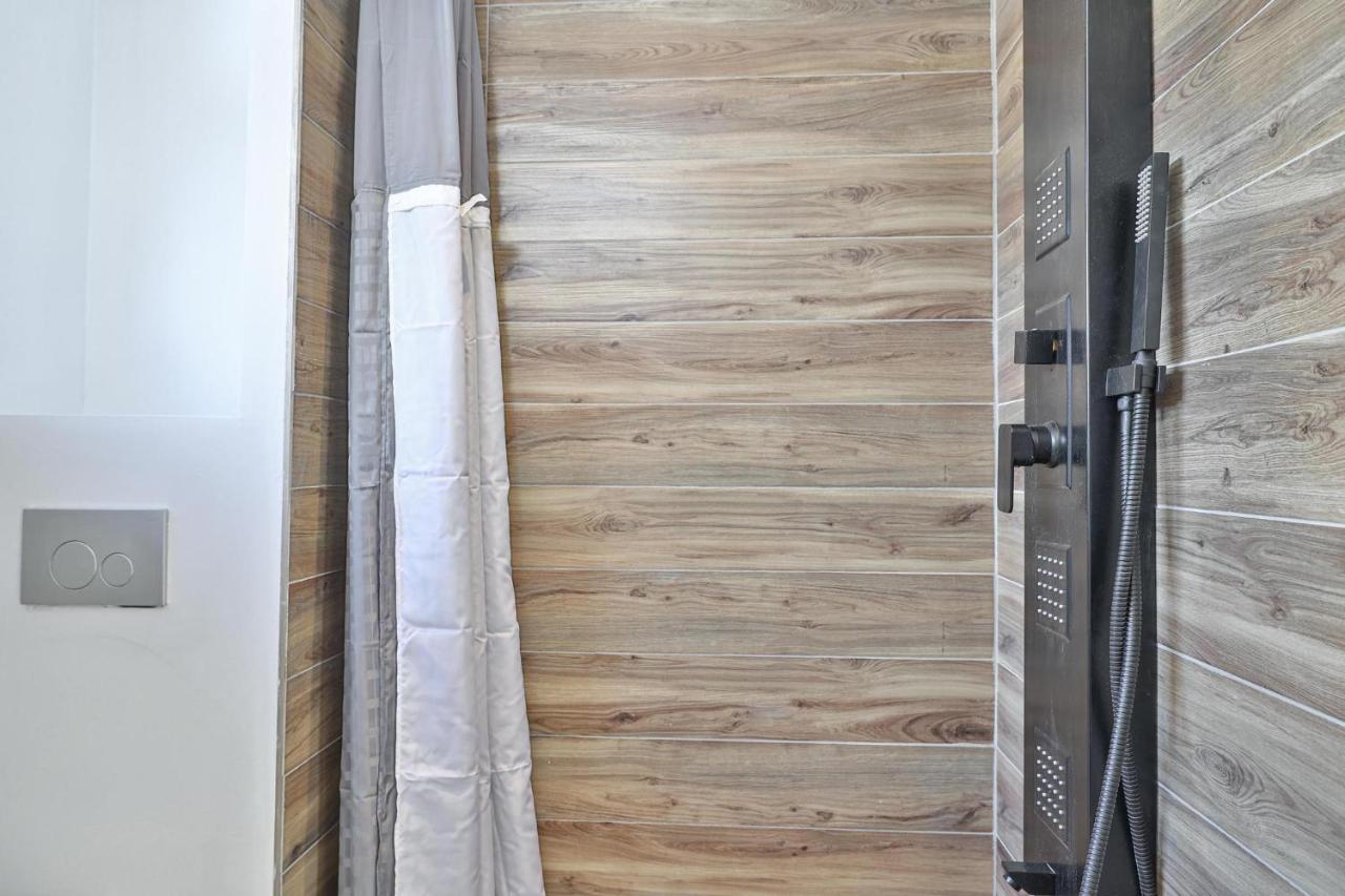 New Modern 1400 Sq Ft Coach House Near Everything Toronto Exterior photo