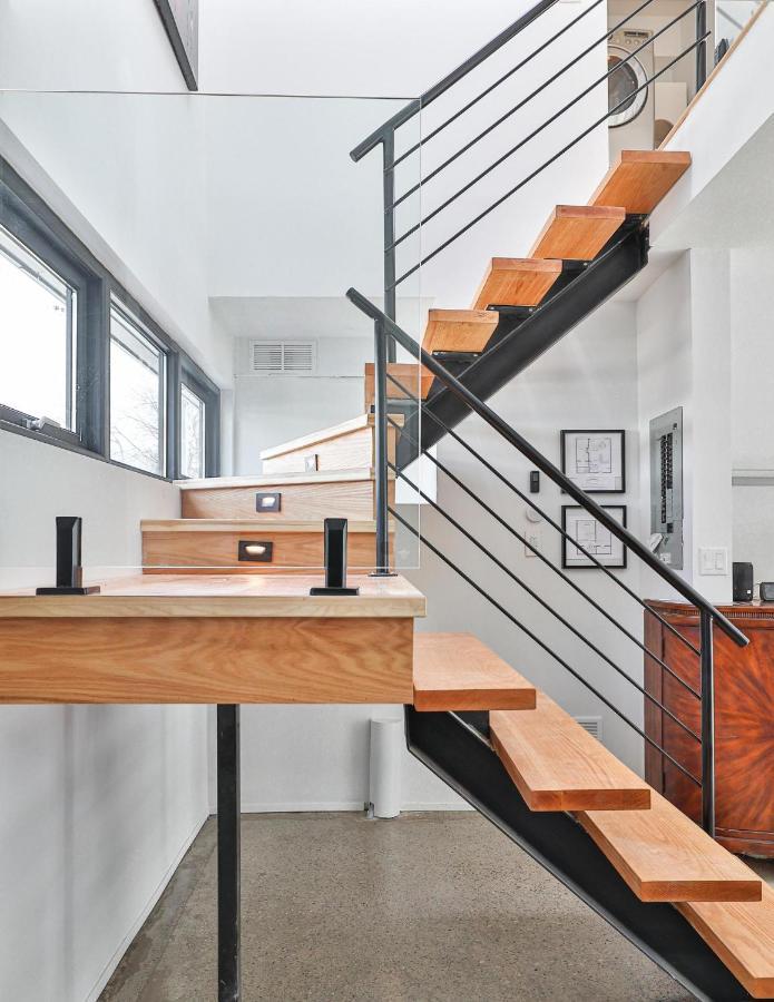 New Modern 1400 Sq Ft Coach House Near Everything Toronto Exterior photo